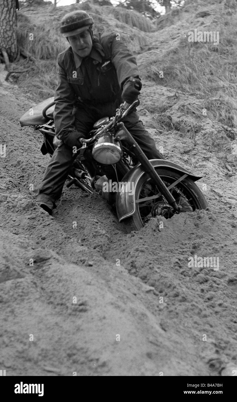 Géographie/voyages, Allemagne, République démocratique allemande, organisations, Société pour les sports et techniques, sports mécaniques, moto dans le sable, Berlin, Müggelheim, 1952, Banque D'Images