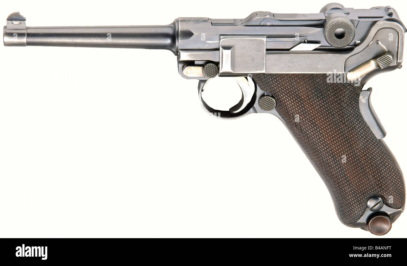 A Luger modèle 1906 'American Eagle', calibre 7,65 mm Parabellum, no 35562. Numéros correspondants. Alésage mat, longueur de fourreau 120 mm. Sur le récepteur, la couche américaine des bras, sur le lien à bascule avant marqué « DWM ». Sécurité de la poignée réparée. Bleuissement d'origine avec des marques d'usure le long des bords, plus léger sur la poignée. Les petites pièces sont en paille. Empiècements en noyer brun foncé avec numéros correspondants. Magasin de tôlerie, base en bois, sans numéro. Très bon état. Rare. Erwerbsscheinpflichtig. Historique, historique, 1900, XXe siècle, pistolet civil, armes civiles, portatif, pistolet, pistolet, Banque D'Images