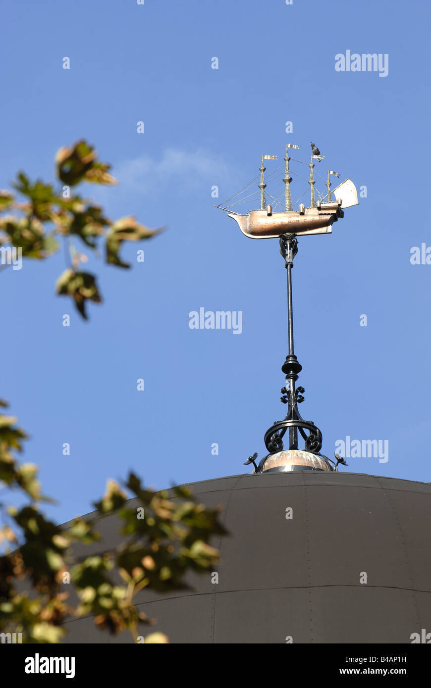 Girouette sur l'ancien Observatoire Royal de Greenwich Park de Londres. Banque D'Images