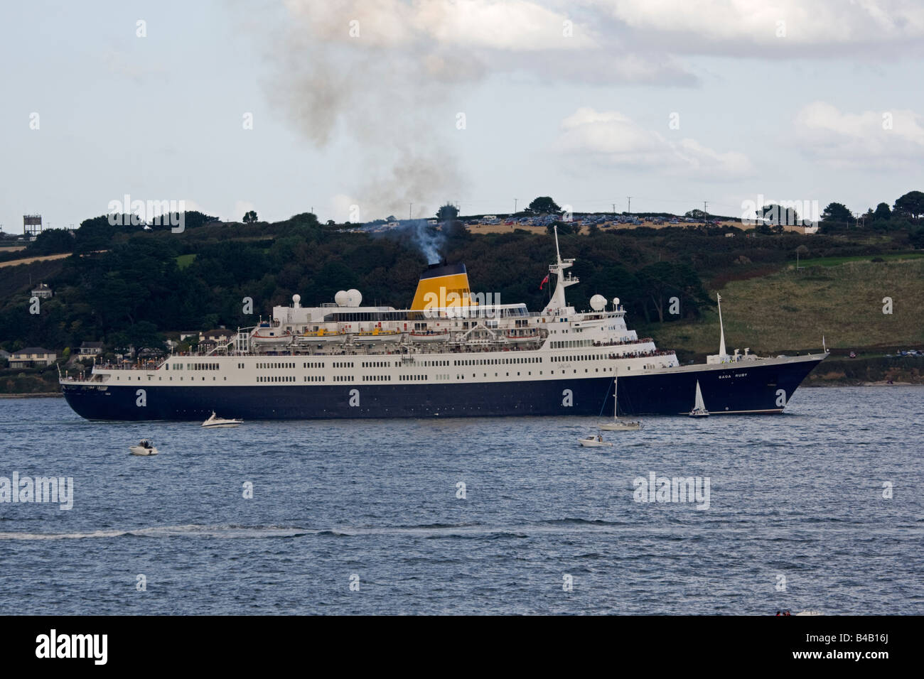 Saga, navire de croisière de luxe Point Pendennis Falmouth Cornwall UK Banque D'Images