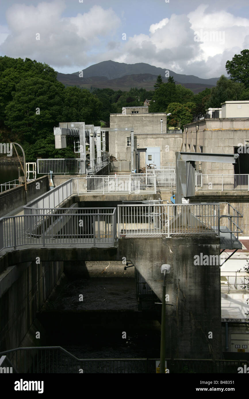 La ville de Perth, en Écosse. Le barrage hydroélectrique de Pitlochry est partie de la Tummel l'énergie hydro-électrique. Banque D'Images