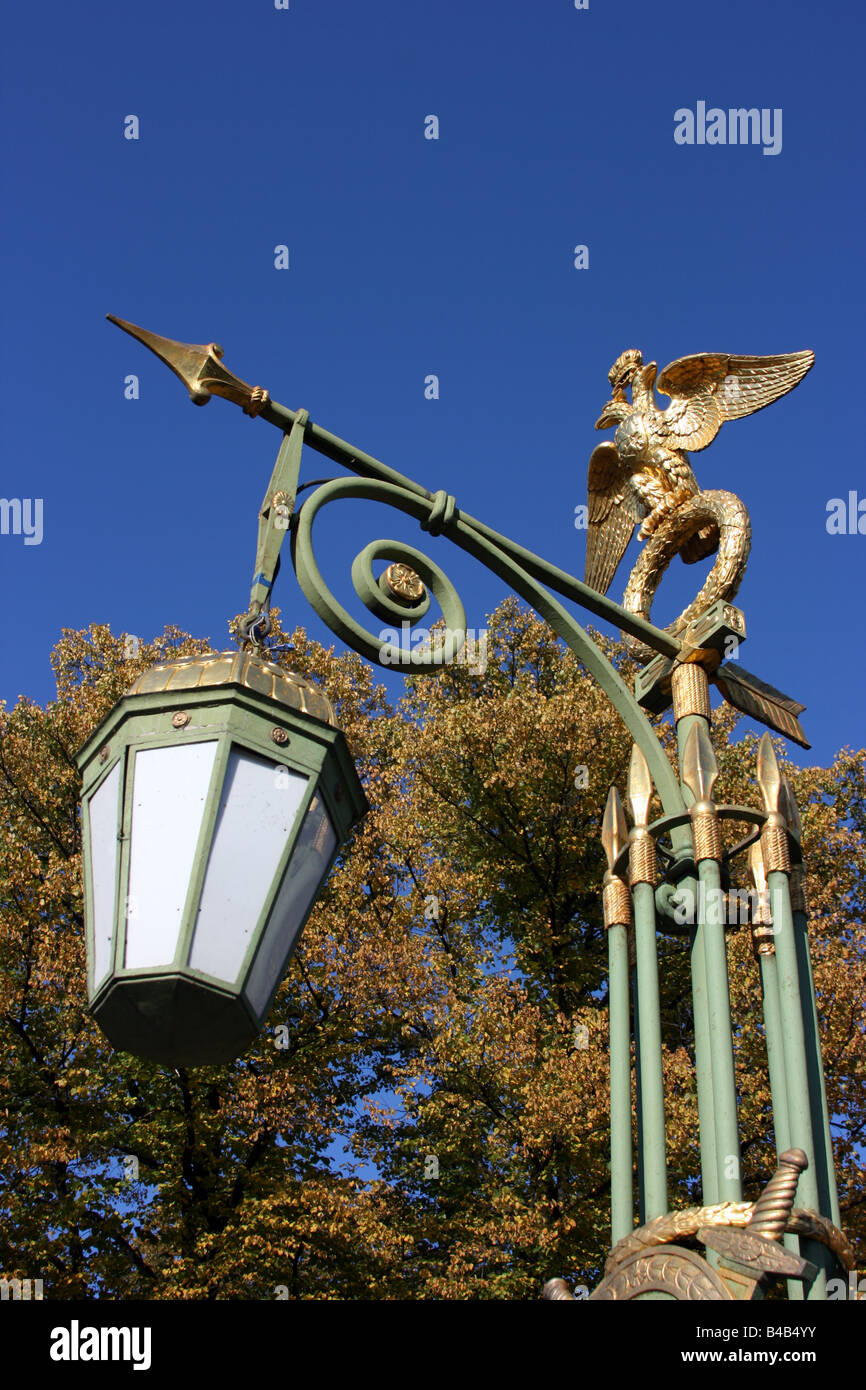 Lampe de rue près du jardin d'été, Saint-Pétersbourg, Russie Banque D'Images