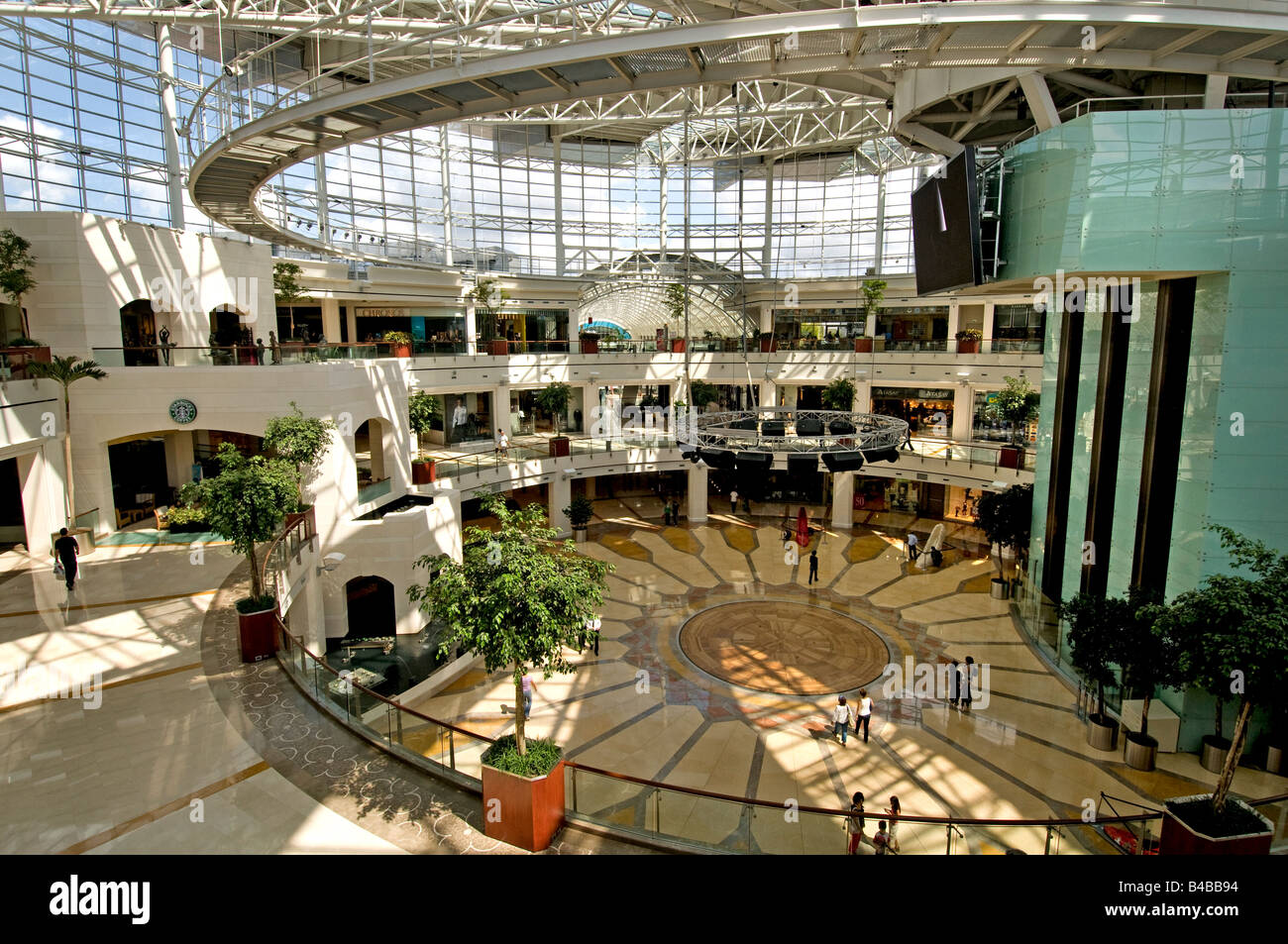 Istanbul Istinye Park Shopping Mall est un cadre de vie urbain unique Photo  Stock - Alamy