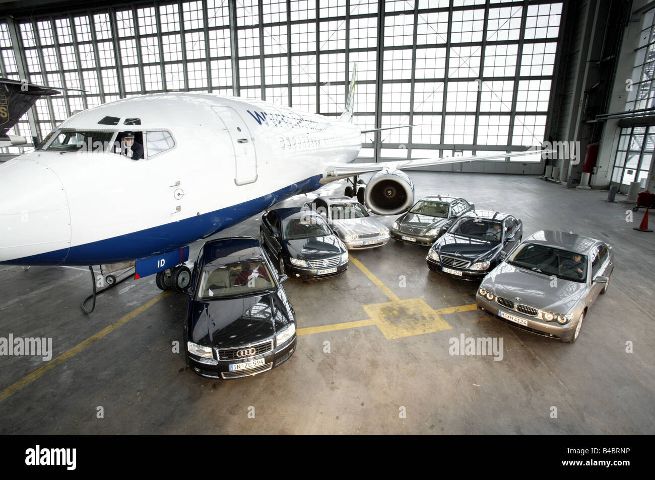 Photo de groupe, location de bateau environ s, Limousines, Audi A8 4.2 Quattro, l'année de modèle 2002- / Lexus LS 430, année de construction 2004- Banque D'Images