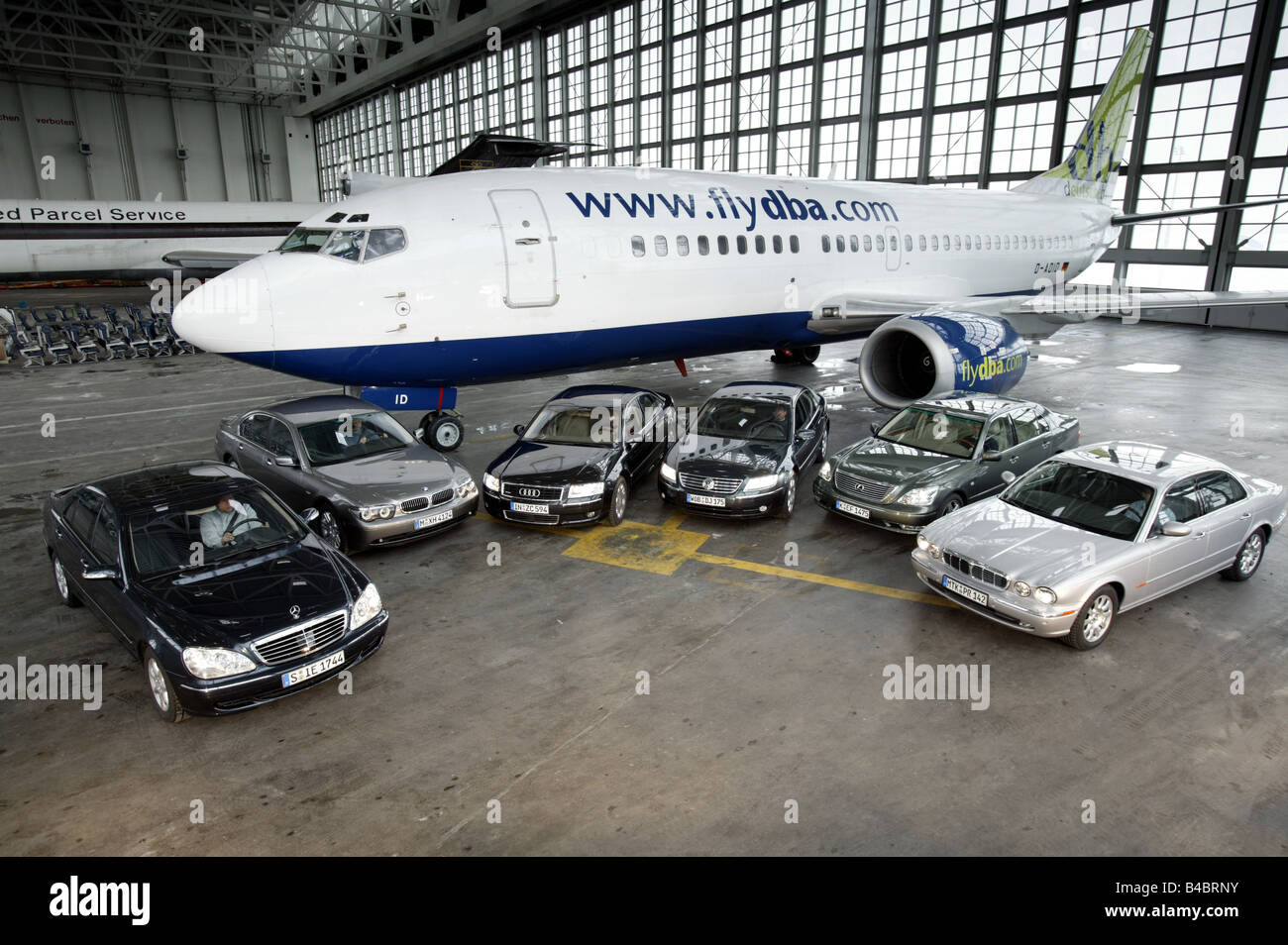 Photo de groupe, location de bateau environ s, Limousines, Audi A8 4.2 Quattro, l'année de modèle 2002- / Lexus LS 430, année de construction 2004- Banque D'Images