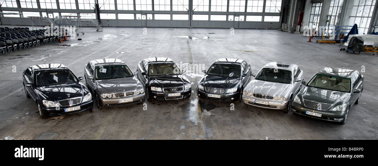 Photo de groupe, location de bateau environ s, Limousines, Audi A8 4.2 Quattro, l'année de modèle 2002- / Lexus LS 430, année de construction 2004- Banque D'Images