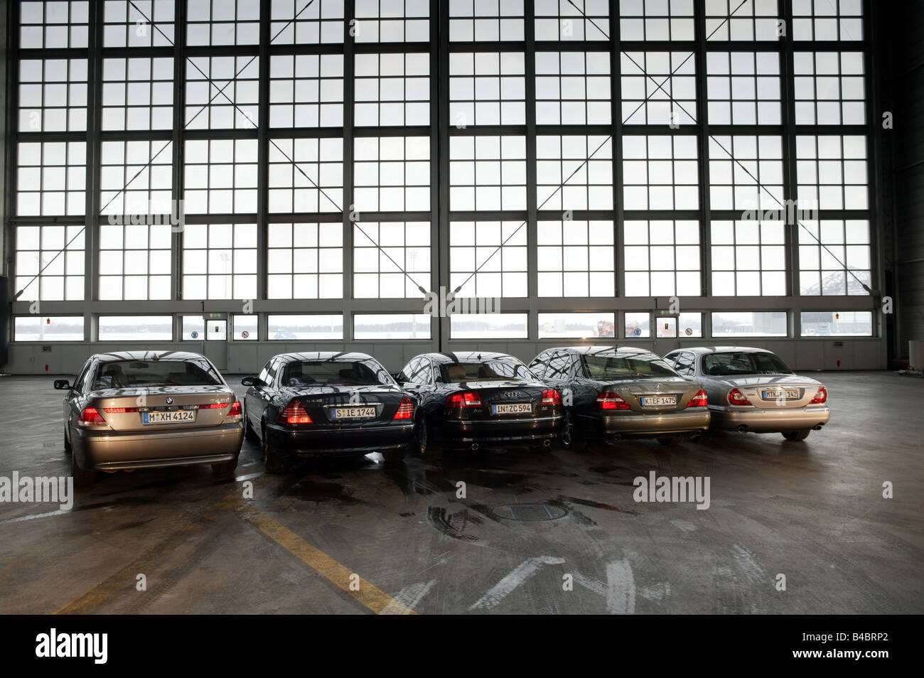 Photo de groupe, location de bateau environ s, Limousines, Audi A8 4.2 Quattro, l'année de modèle 2002- / Lexus LS 430, année de construction 2004- Banque D'Images