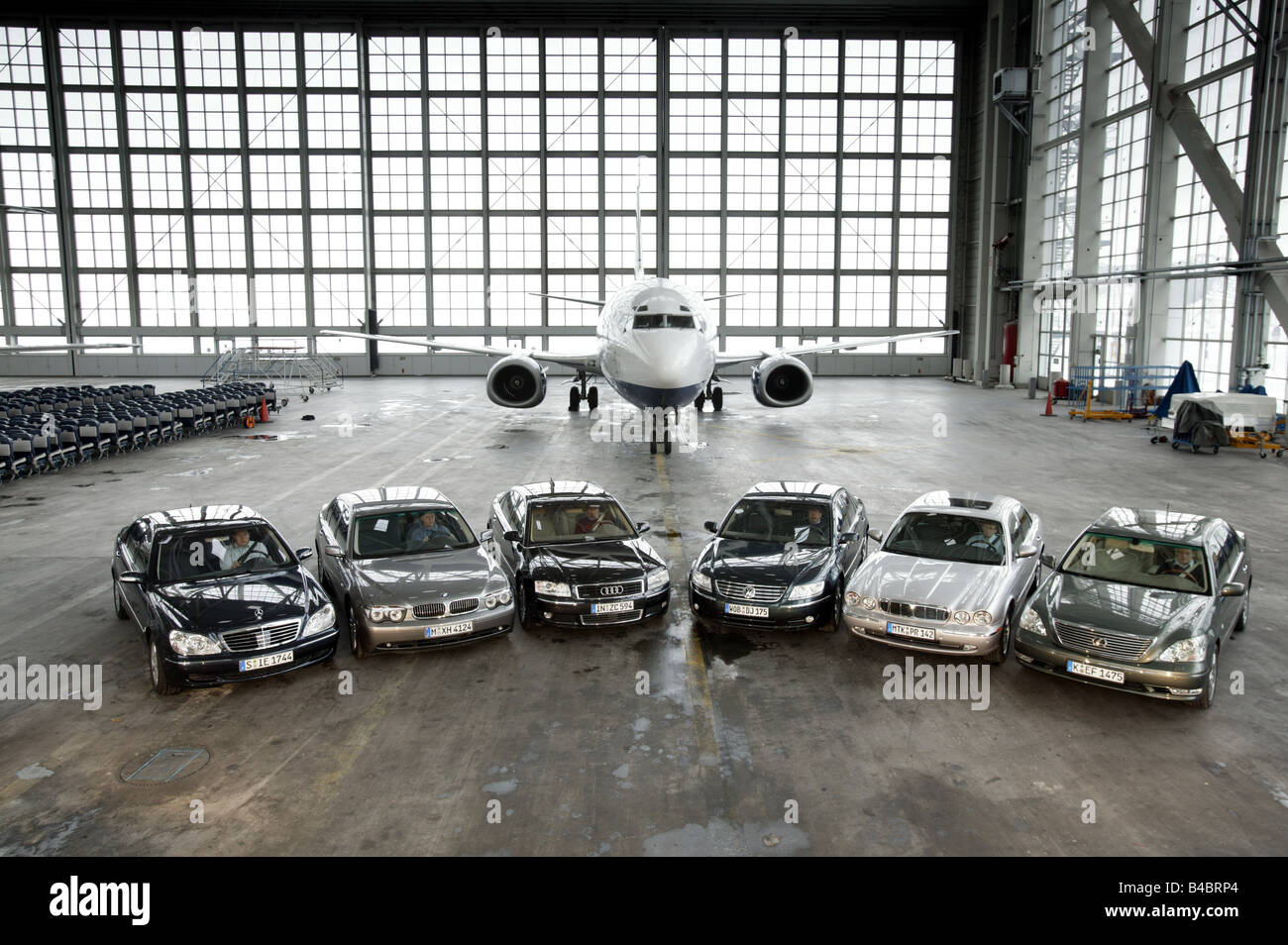 Photo de groupe, location de bateau environ s, Limousines, Audi A8 4.2 Quattro, l'année de modèle 2002- / Lexus LS 430, année de construction 2004- Banque D'Images