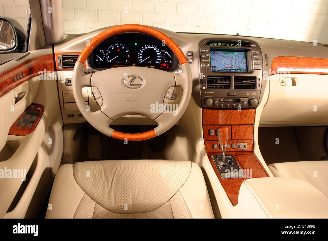 Voiture, Lexus LS 430, une limousine de luxe, environ s, l'année de modèle 2004-, argent/anthracite, V8, vue de l'intérieur, vue de l'intérieur, l'habitacle, t Banque D'Images