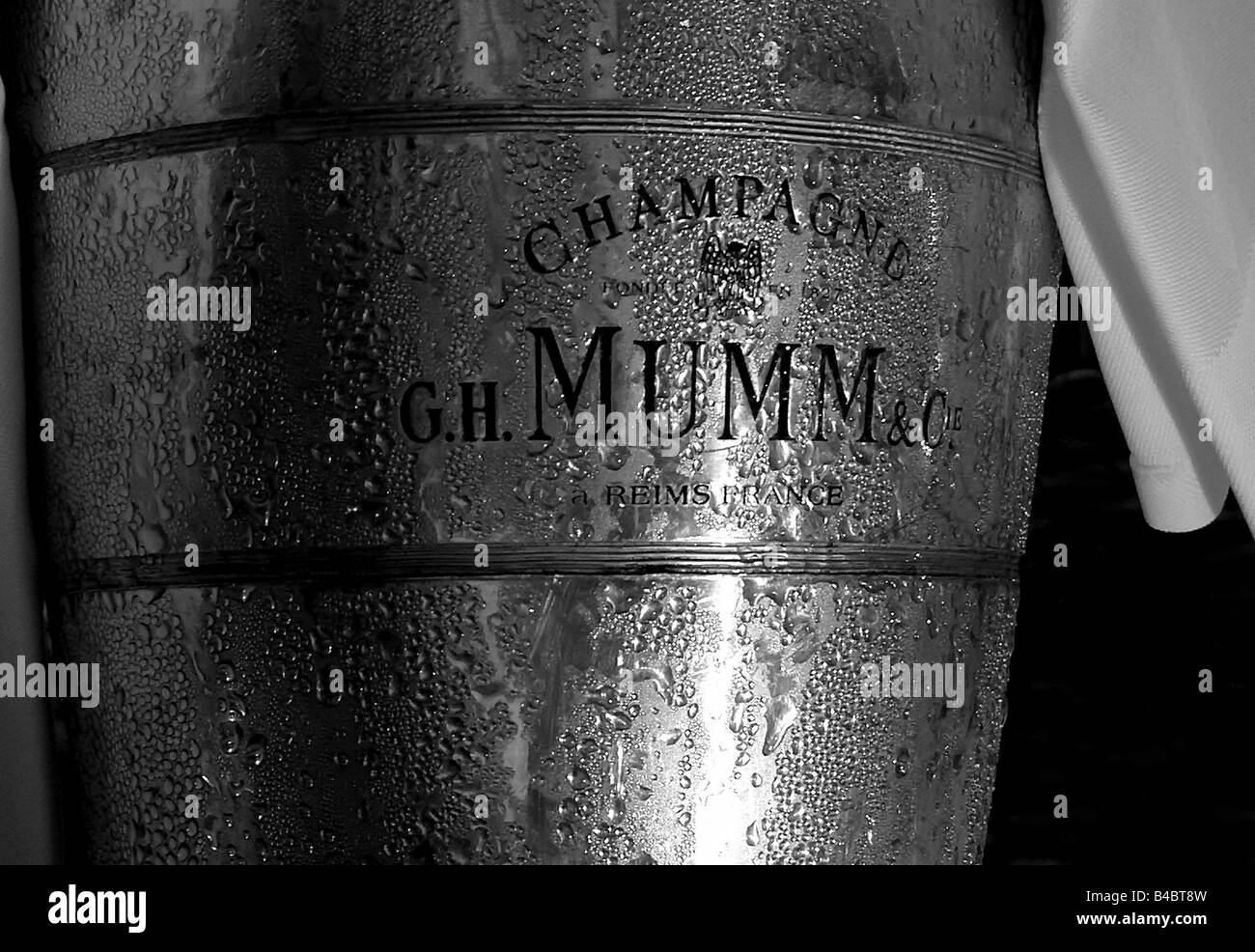 Seau à champagne G.H. Mumm Cordon Rouge en aluminium