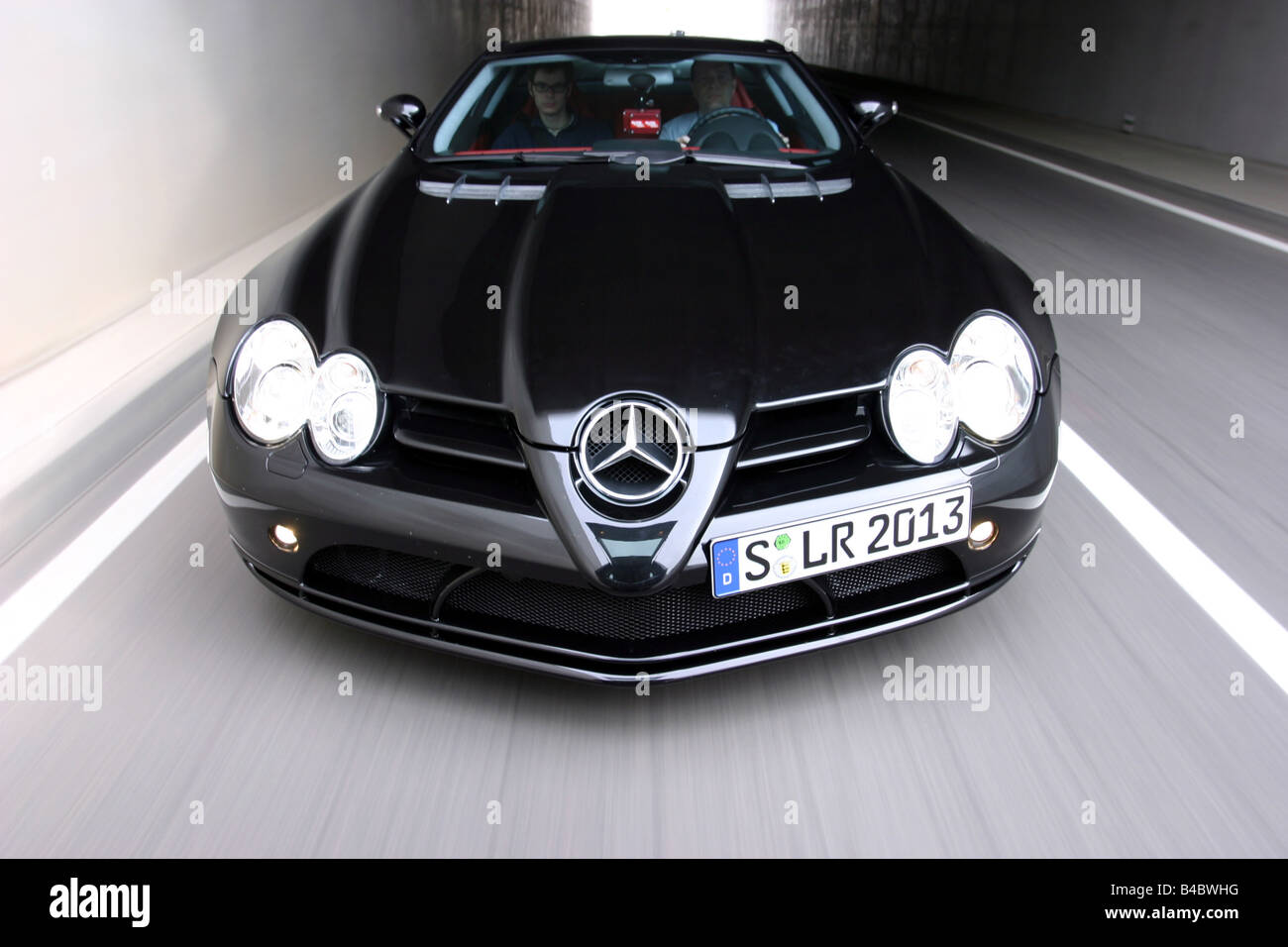 Voiture, Mercedes SLR McLaren, coupé/cabriolet, roadster, l'année de modèle 2003-, la conduite, la vue frontale, photographe : Hans Dieter Seufert Banque D'Images