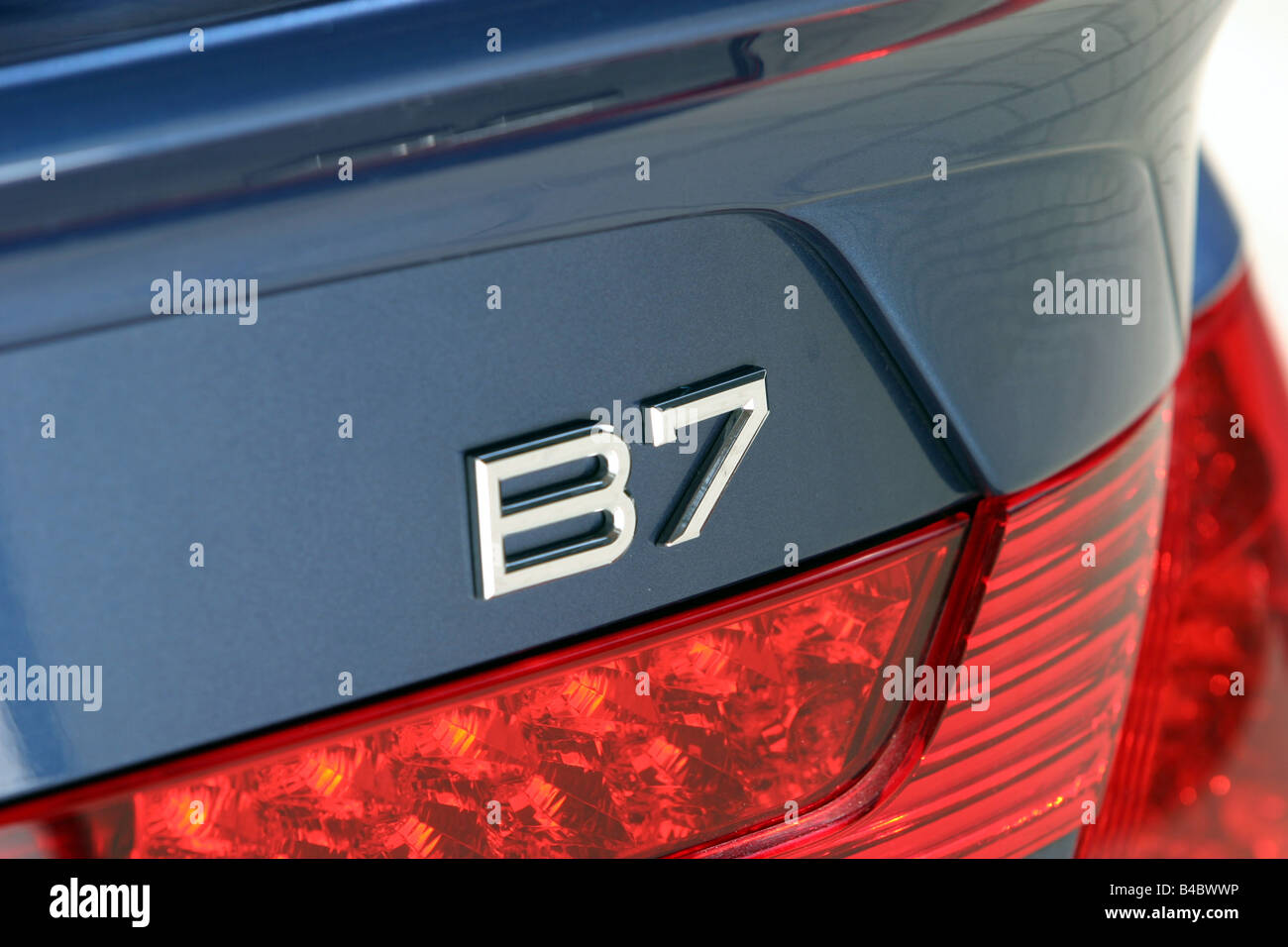 Voiture, BMW Alpina B7, Limousine, roadster, bleu, l'année de modèle 2004,- vue détaillée, le nom du modèle, la technique/accessoire, l'accesseur Banque D'Images