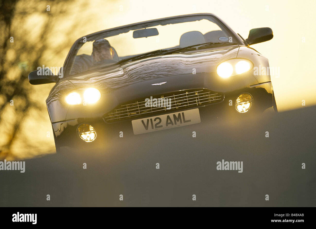 Voiture, Aston Martin DB7 Volante, convertible, modèle année 1994-, noir, à partir de l'avant, vue frontale, ams 08/2000, Seite 07 Banque D'Images