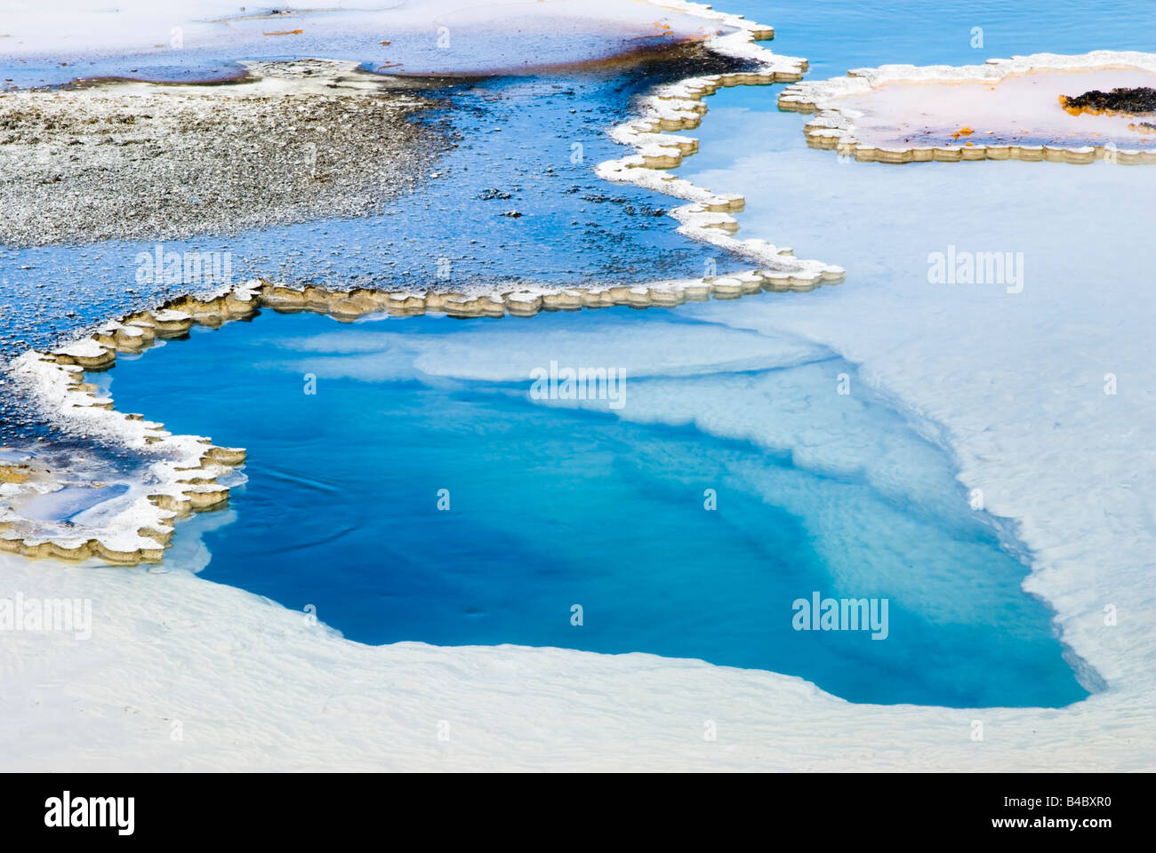 Motifs abstraits dans les sources hydrothermales dans le Parc National de Yellowstone Banque D'Images