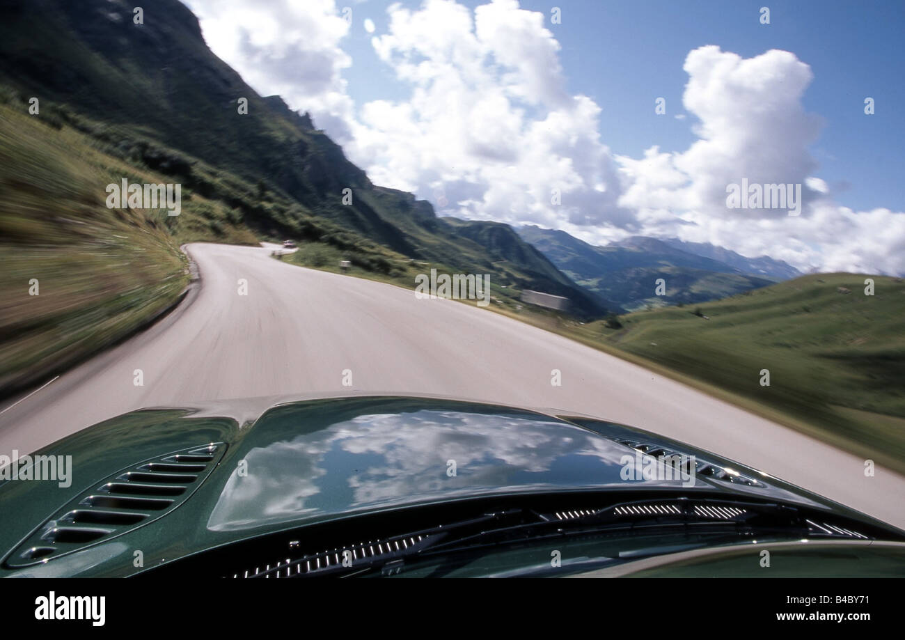 Voiture dans landsapprox.e, de conduite, de panoramique plan , photographe : Hans Dieter Seufert Banque D'Images