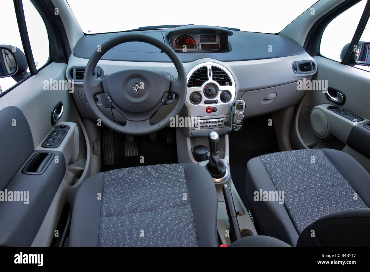 Voiture, Renault Modus 1.6 16V, l\'année de modèle 2004-, bleu foncé ... Voiture, Renault Modus 1.6 16V, l\'année de modèle 2004-, bleu foncé ...