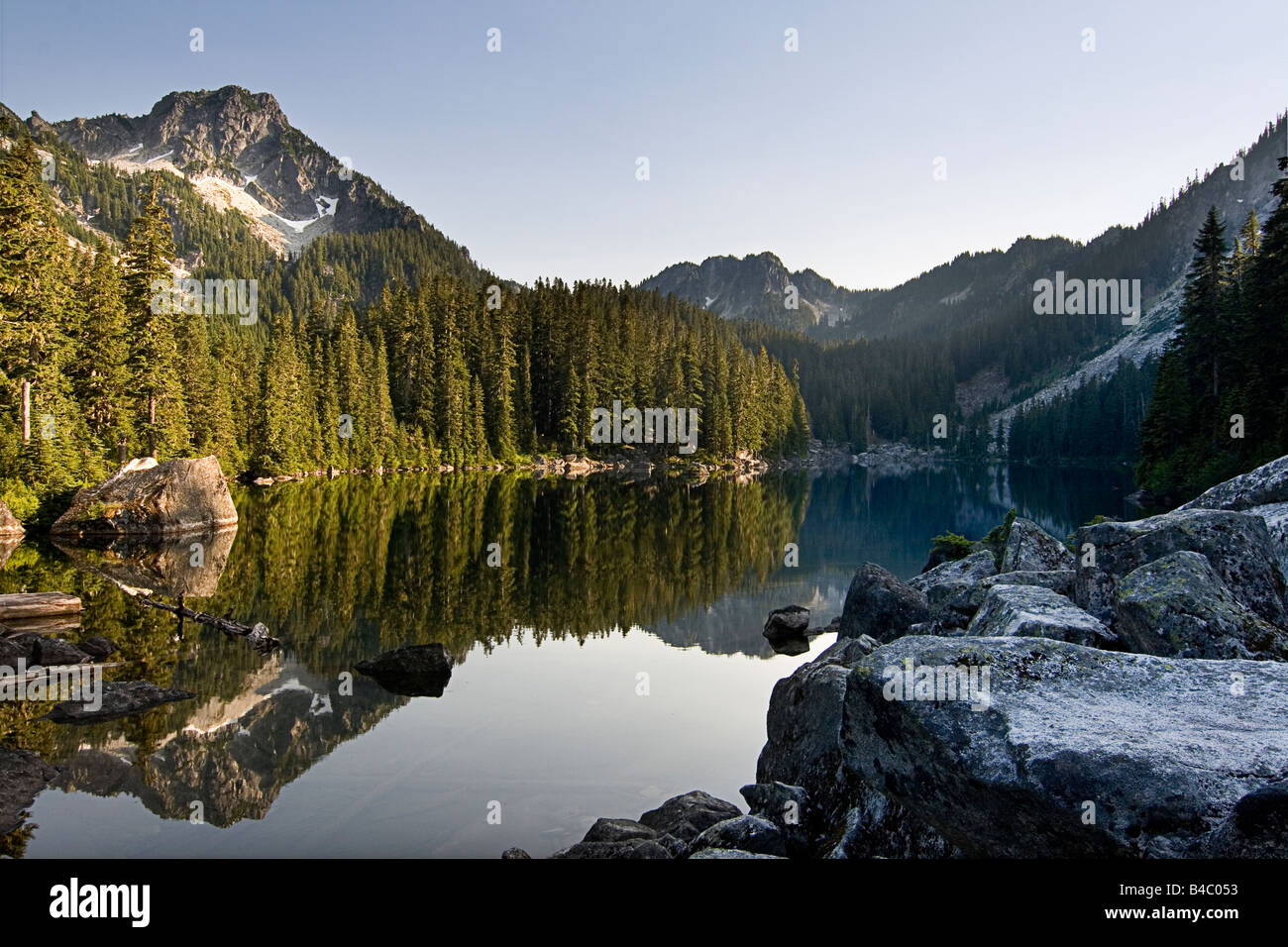 Lac surprise près de Stevens Pass Washington USA Banque D'Images