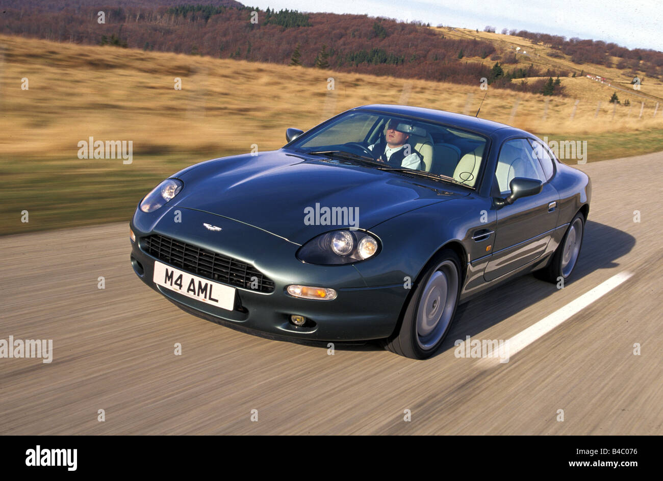 Location, Aston Martin DB7, l'année de modèle 1994-, noir, coupé/cabriolet, roadster, la conduite, la diagonale de l'avant, vue frontale, le pays r Banque D'Images