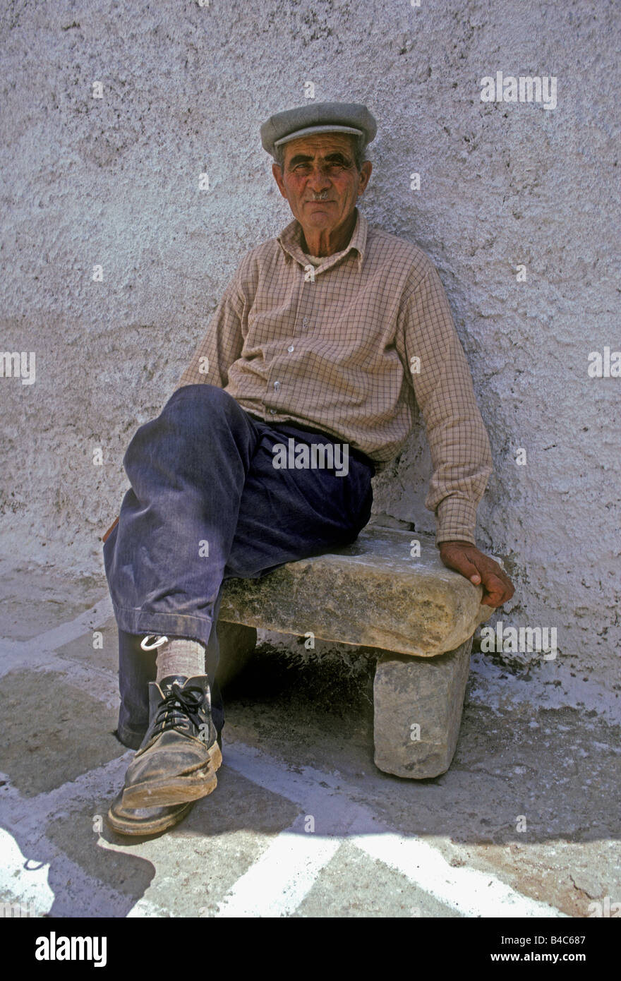 1, l'un grec, l'homme, l'homme grec, un homme âgé, homme mûr, l'homme adulte, village d'ano sangri, ano sangri, Naxos, l'île de Naxos, Cyclades, Grèce, Groupe de l'île Banque D'Images