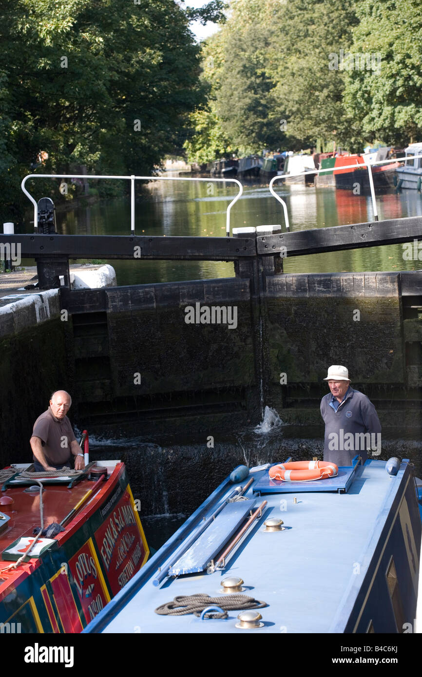 Barge sur Regents Canal, East London Banque D'Images