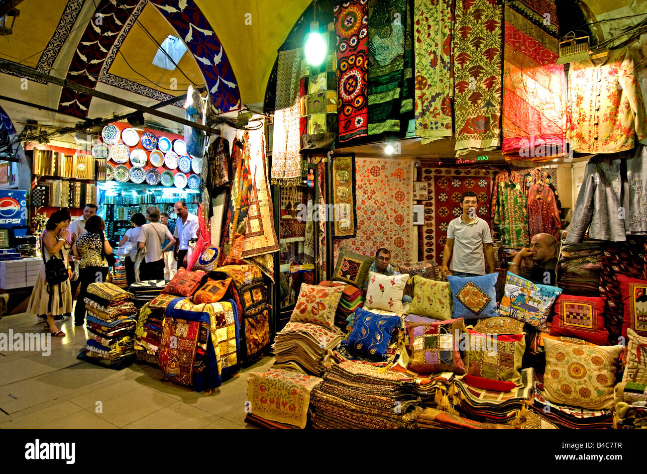 Grand Bazar Kapali Carsi Istanbul Turquie Kapalıcarsı Tapis Tapis Tapis commerce artisanat Banque D'Images