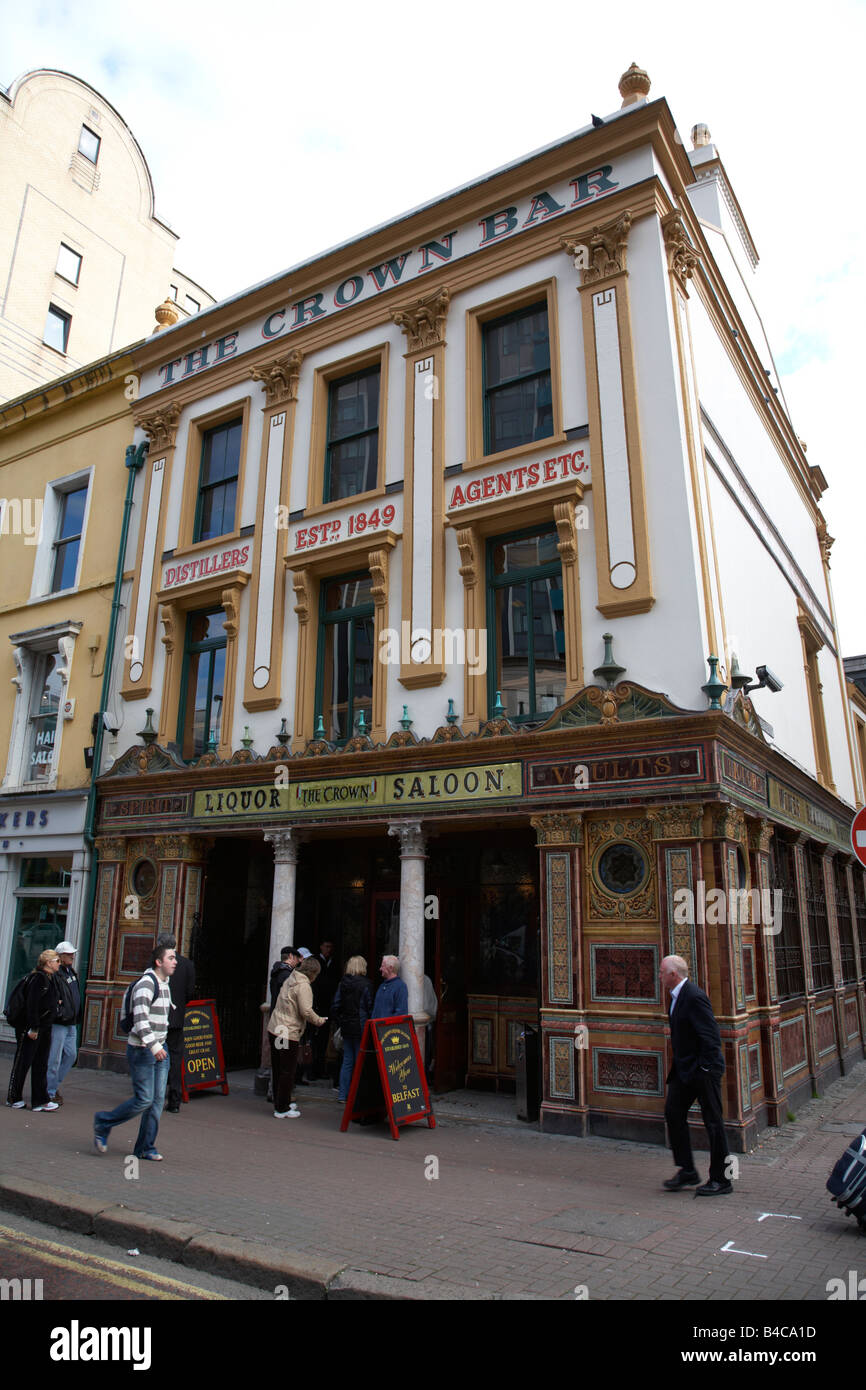 Le Crown Liquor Saloon Pub centre-ville de Belfast en Irlande du Nord uk Banque D'Images