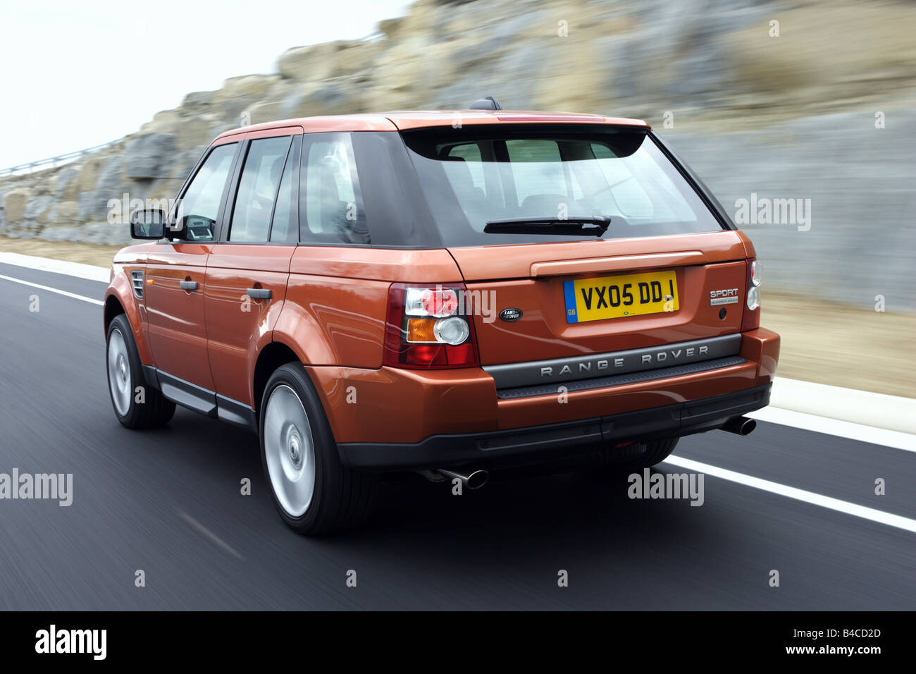 Voiture, Range Rover Sport V8 Supercharged, modèle de l'année 2005-, orange  , le cross country, la conduite du véhicule, la diagonale de l'arrière,  arrière Photo Stock - Alamy