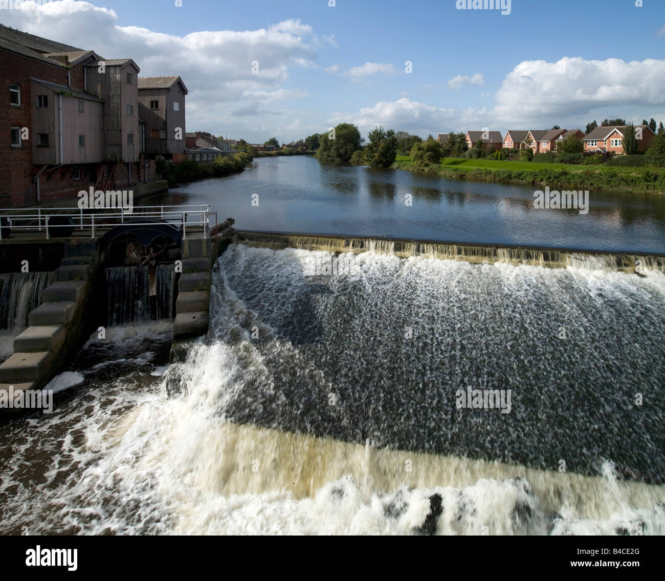 Allinsons farine moulin sur la rivière Aire, Castleford, West Yorkshire, Angleterre du Nord Banque D'Images