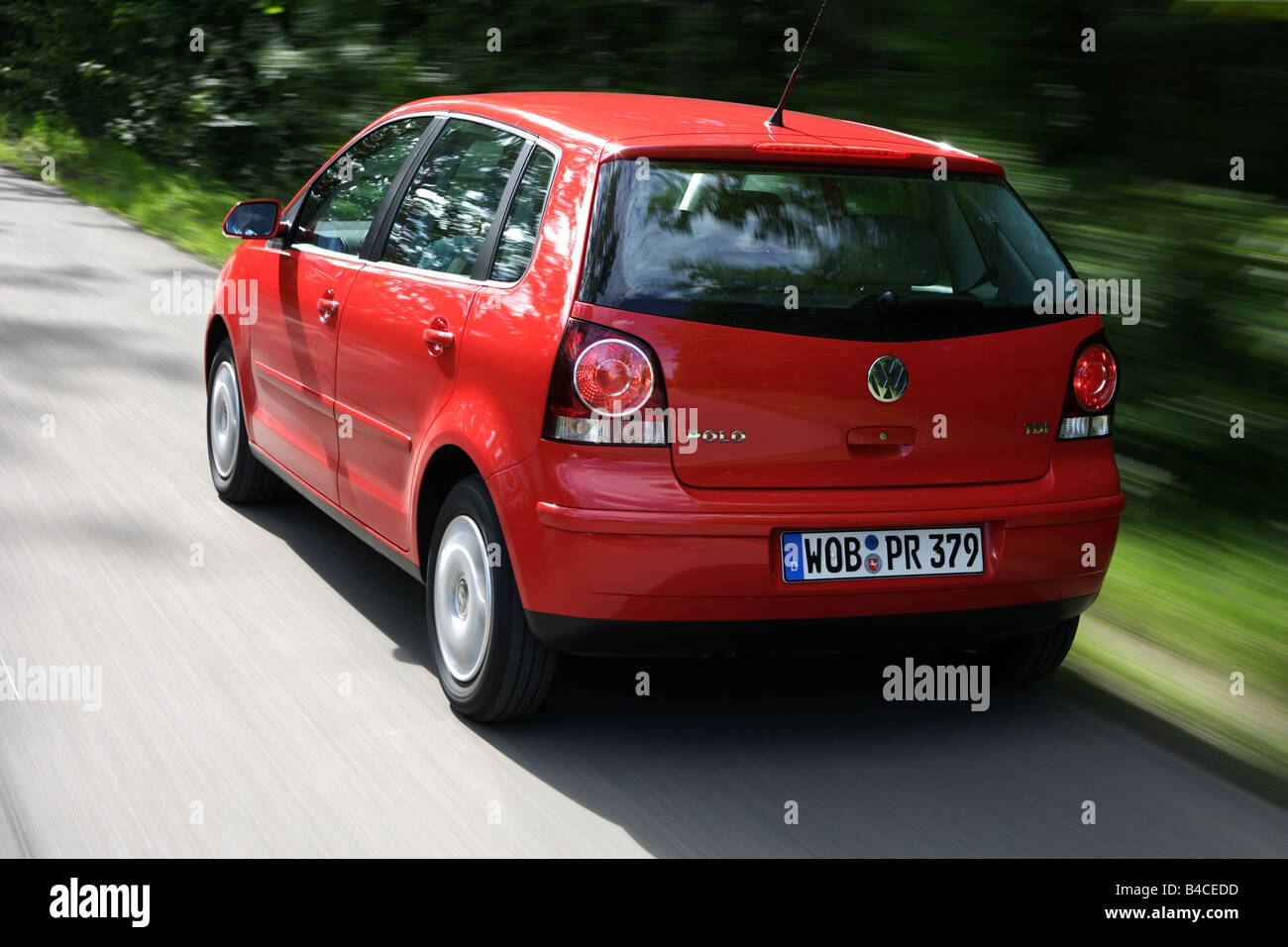 Voiture, VW Volkswagen Polo 1.4 TDI, modèle de l'année 2005-, rouge, la  conduite, la diagonale de l'arrière, vue arrière, country road, photographe  Photo Stock - Alamy