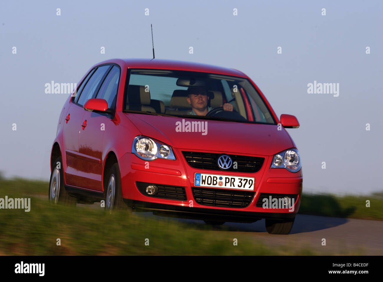 Voiture, VW Volkswagen Polo 1.4 TDI, modèle de l'année 2005-, rouge, la  conduite, la diagonale de l'avant, vue frontale, country road, photographie  Photo Stock - Alamy