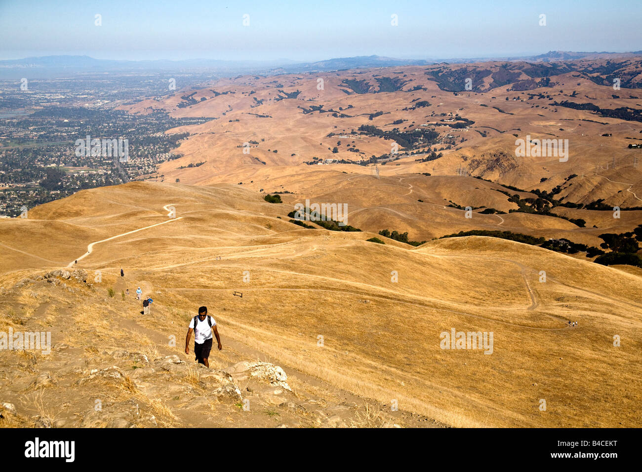 Le sentier de crête à Mission Peak Regional Preserve à Fremont, en Californie, est un populaire parmis les habitants et les touristes. Banque D'Images