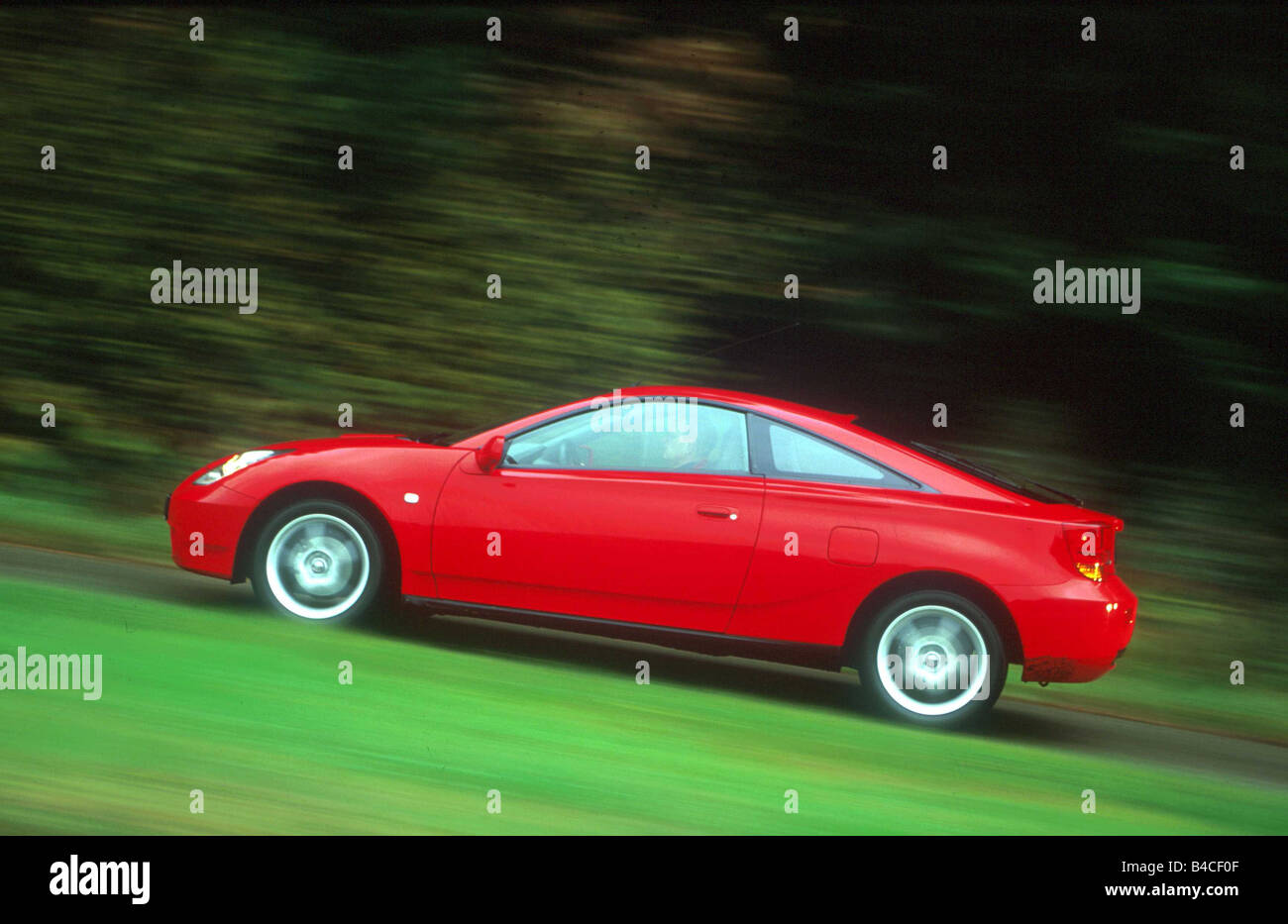 Voiture Toyota, Celiapprox.S RS 143, roadster, cabriolet, modèle année 1999-, rouge, conduite, route de campagne, vue latérale Banque D'Images