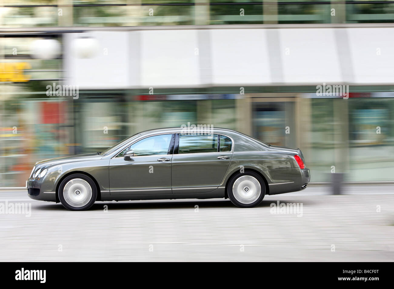 Voiture, Bentley Continental Flying Spur, anthracite, modèle de l'année 2005-, la conduite, la vue latérale, photographe : Hans Dieter Seufert Banque D'Images