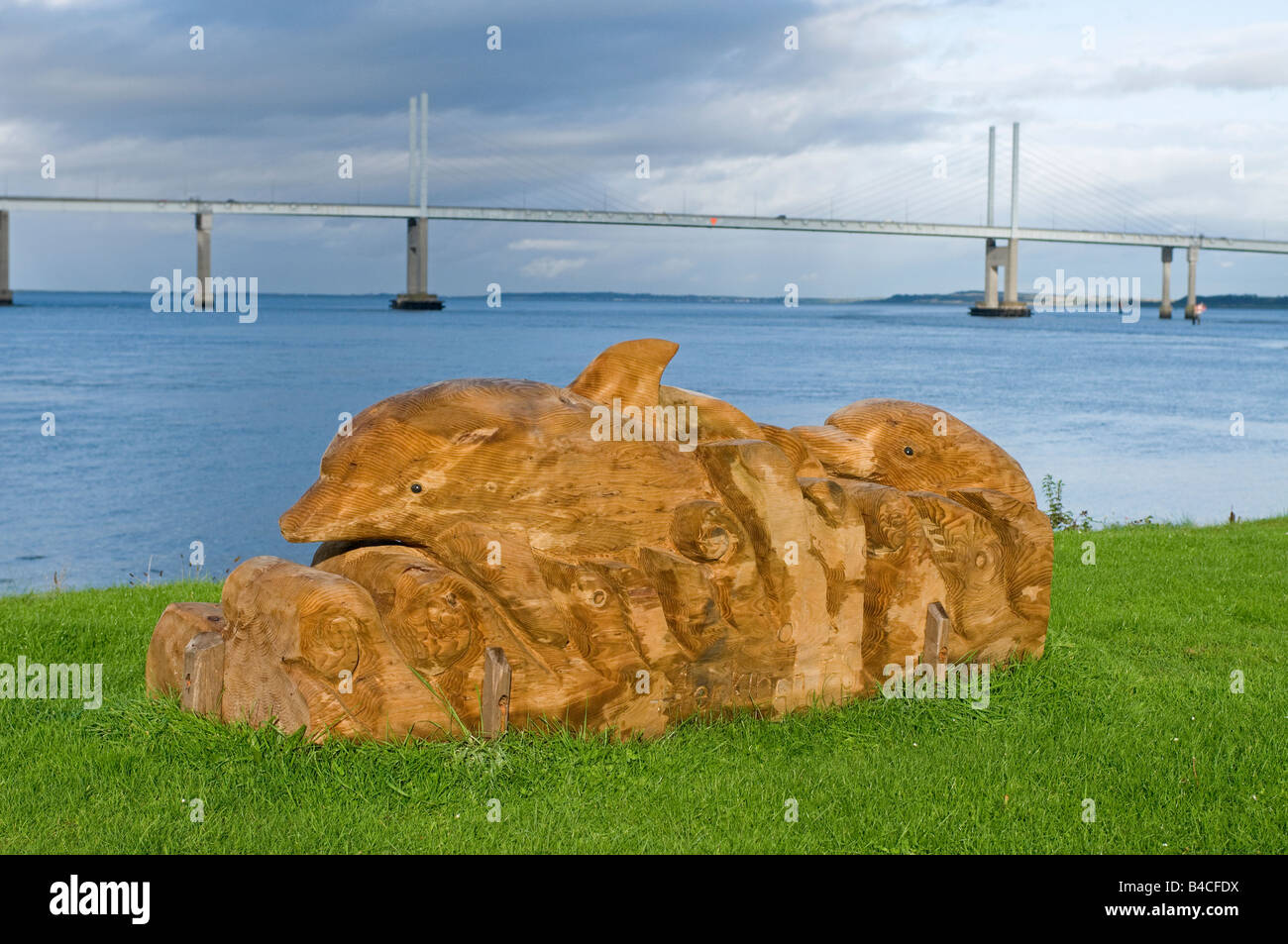Scie à chaîne en bois Sculpture de Moray Firth dauphins en Merkinch Inverness. Banque D'Images