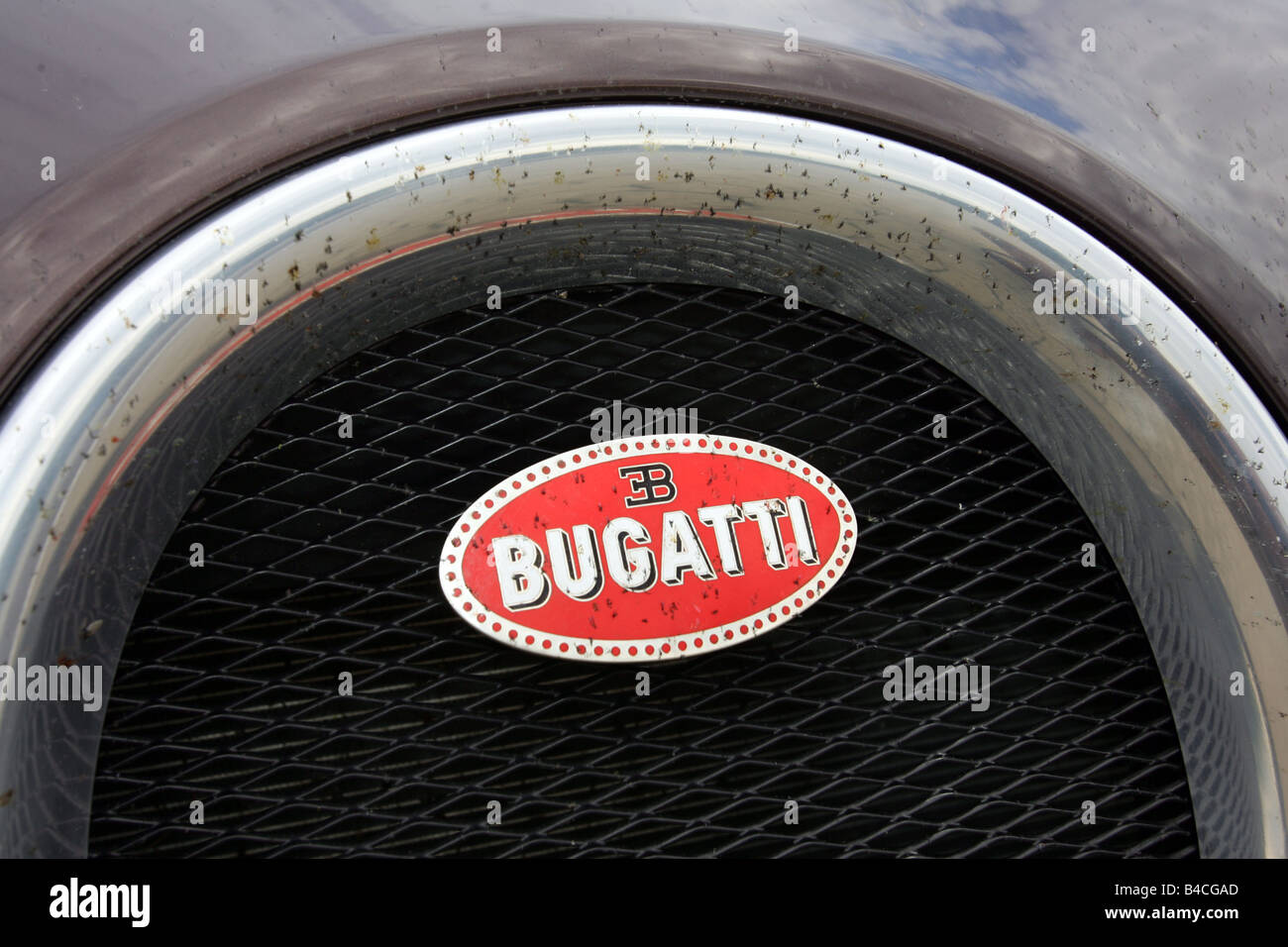 Voiture, la Bugatti Veyron 16.4, roadster, coupé, l'année de modèle 2005-,  vin-rouge-noir, vue de détail, le logo de la société, la technique/ accessoire, un Photo Stock - Alamy