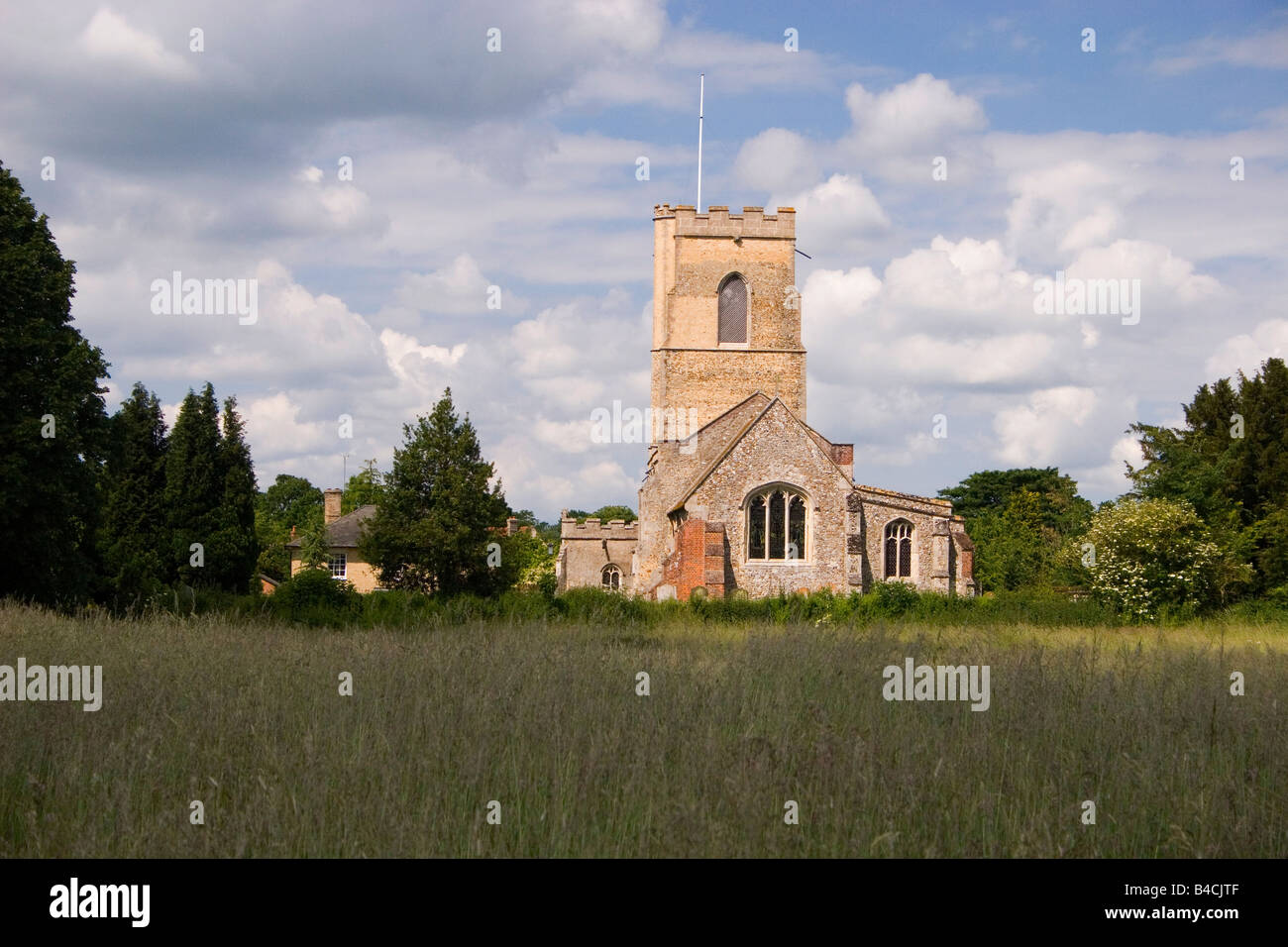 Église Saint-laurent et sentier public Ridgwell Essex Banque D'Images