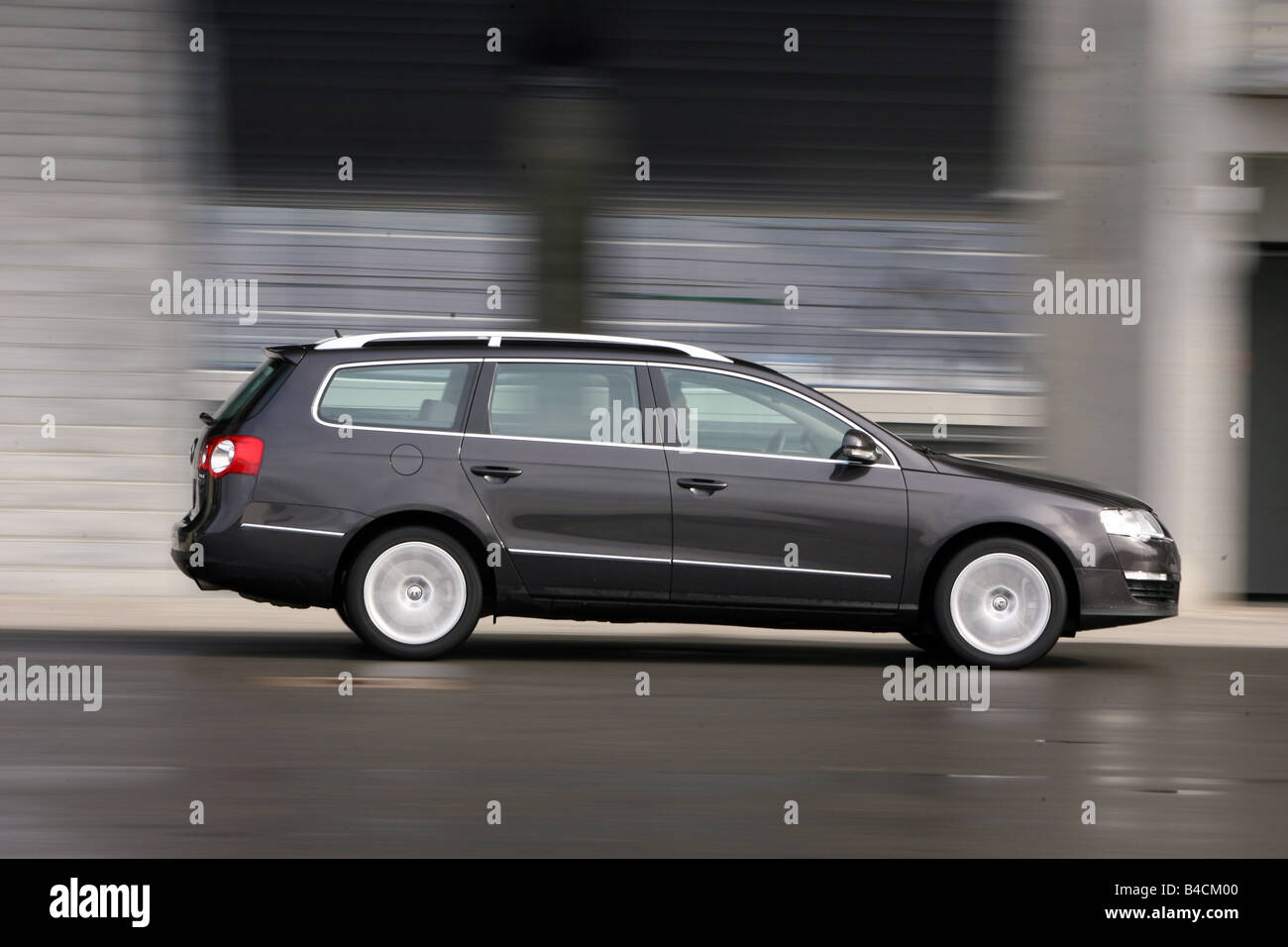 Volkswagen VW Passat Variant V6 3.2 FSI, l'année de modèle 2006-, noir, la conduite, la vue de côté, Ville Banque D'Images