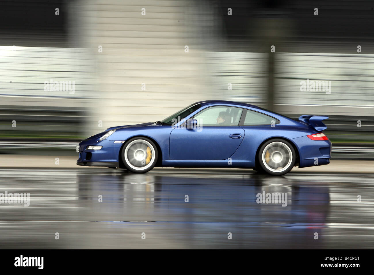 Porsche 911 GT3, l'année de modèle 2006- bleu, déménagement, side view, Test Track Banque D'Images