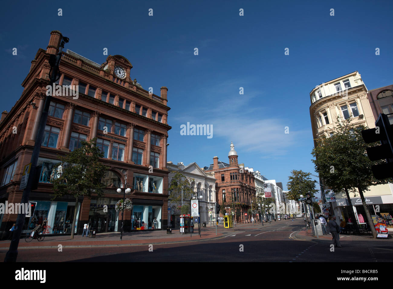 Immeubles de la banque à Castle Junction et Royal Avenue shopping centre-ville de Belfast en Irlande du Nord uk Banque D'Images