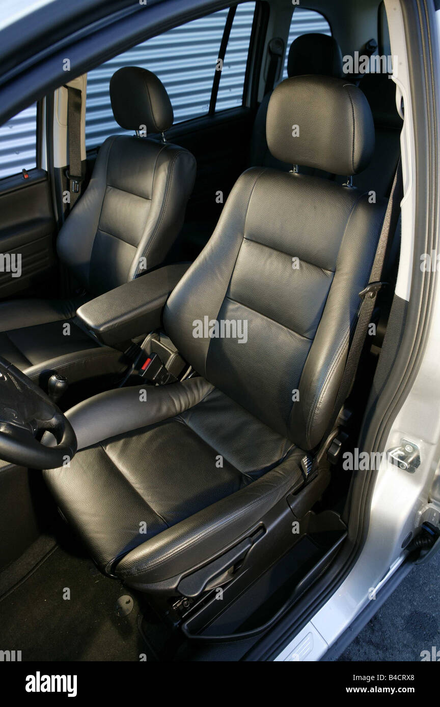 Voiture, Opel Zafira 2.2 DTI, l'année de modèle 2003, d'argent, Van, vue de l'intérieur, vue de l'intérieur, sièges, siège du conducteur, l'accesseur/technique , Banque D'Images