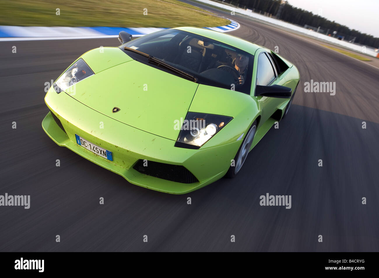 Lamborghini Murciélago LP 640, l'année de modèle 2006-, vert, la conduite, la diagonale de l'avant, vue frontale, test track Banque D'Images