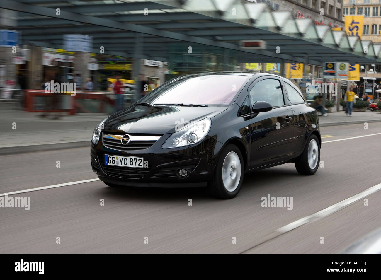 Opel Corsa 1.3 CDTI Edition, l'année de modèle 2006-, noir, la conduite, la diagonale de l'avant, vue frontale, Ville Banque D'Images