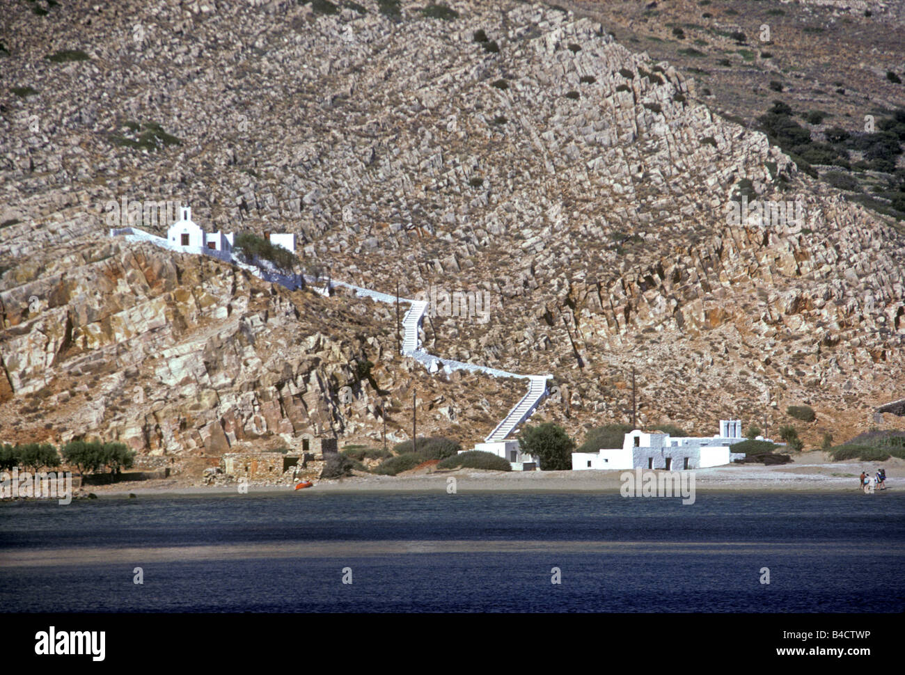 Chapelle, plage, vue à partir de la ville de port, 62164, ville de 62164, 62164, île de Sifnos, Cyclades Sifnos, Grèce, Groupe de l'île, de l'Europe Banque D'Images