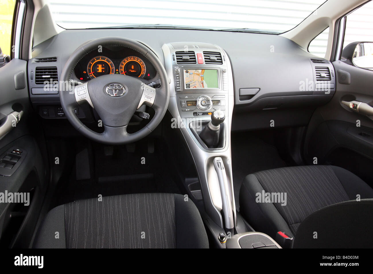 Toyota Auris 1.6 VVT-i Double Executive, l'année de modèle 2007, d'argent,  vue de l'intérieur, vue de l'intérieur, l'habitacle, la  technique/accessoire, le CAC Photo Stock - Alamy