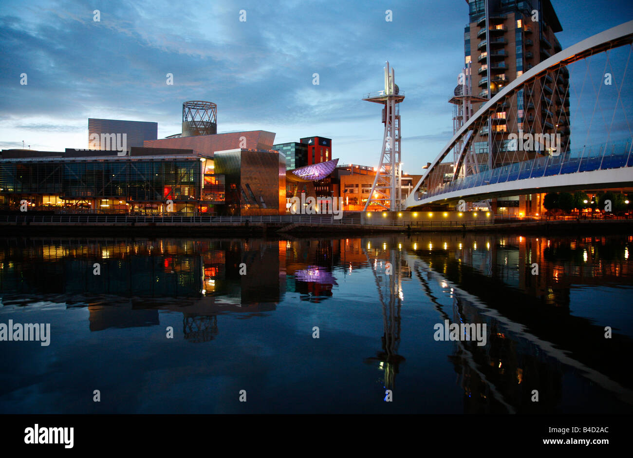 Juillet 2008 - Le millenium Bridge et Lowry à Salford Quays Manchester England UK Banque D'Images