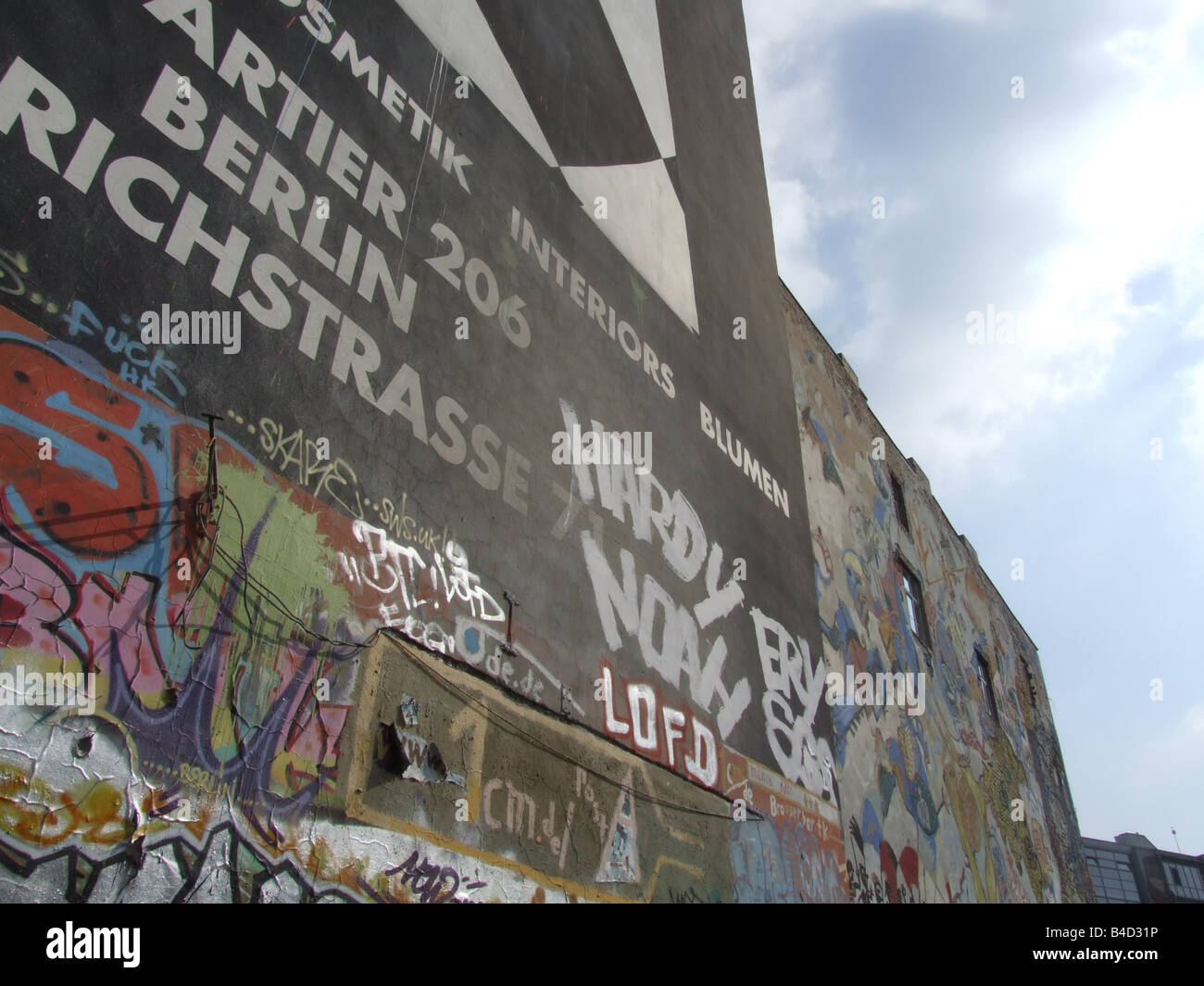 Graffiti urbain sur le mur par le vieux tacheles squat Banque de