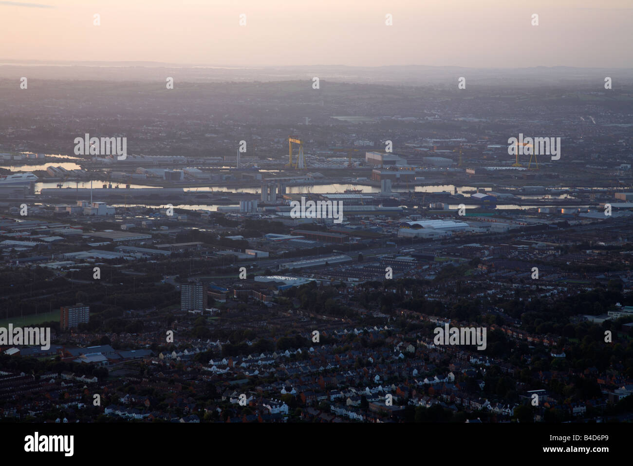 Vue du haut de la colline surplombant Belfast Belfast Irlande du Nord uk Banque D'Images