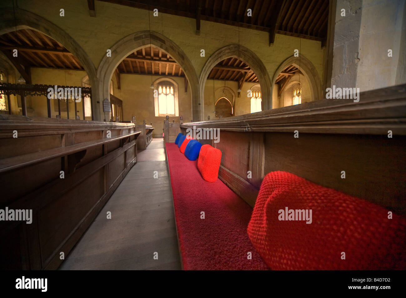 Voir le long d'un banc d'église Banque D'Images