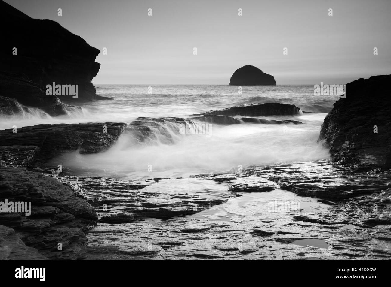 Tourné en noir et blanc de Trebarwith Strand Cornwall Banque D'Images