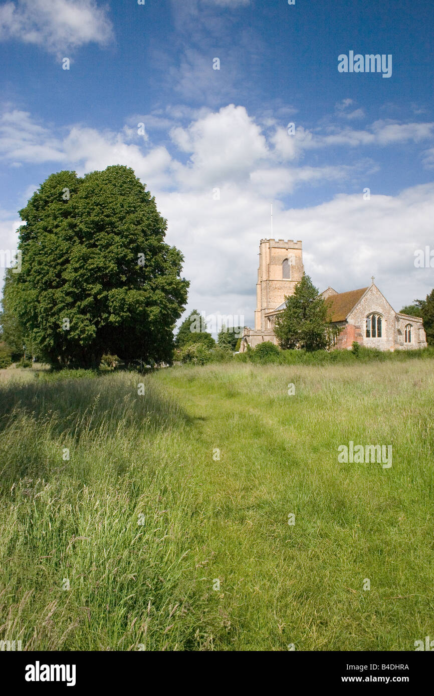 Église Saint-laurent et sentier public Ridgwell Essex Banque D'Images